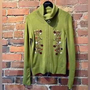 Vintage Point Zero Zip Up Green Sweater with Button Decor. Size: Small